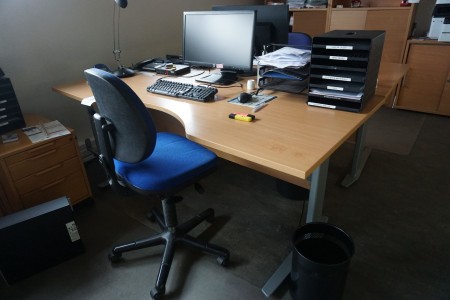 Hæve-/sænkebord inkl. kontorstol & skærm mv