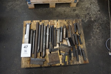 Pallet with various steels
