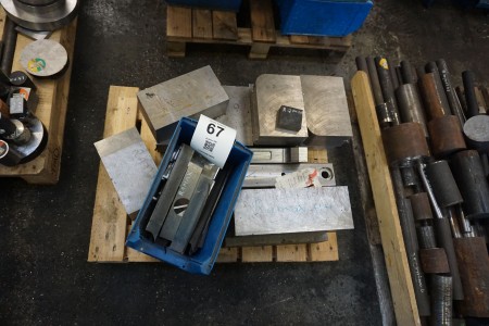 Pallet with tool steel