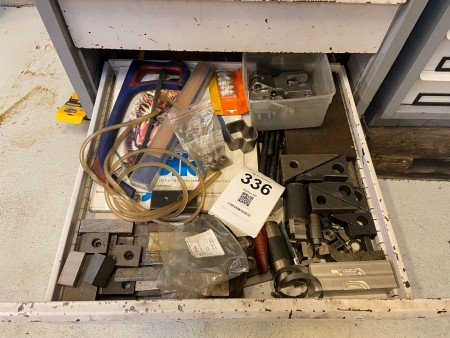 Drawer with various tensioning tools